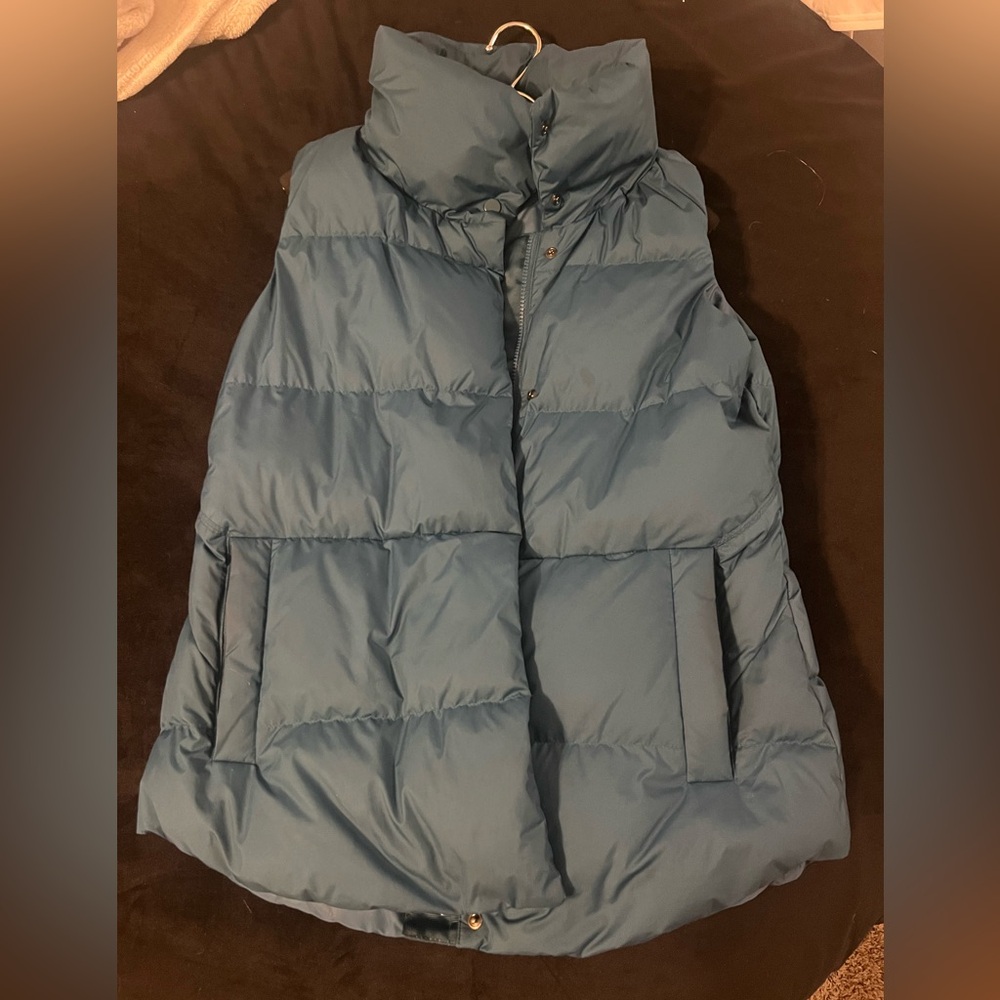 Athleta down vest size Large